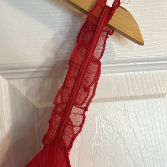 Vintage 100% Silk Red Ruffled Tank Top ❤️♥️❤️ - Picture 3 of 10
